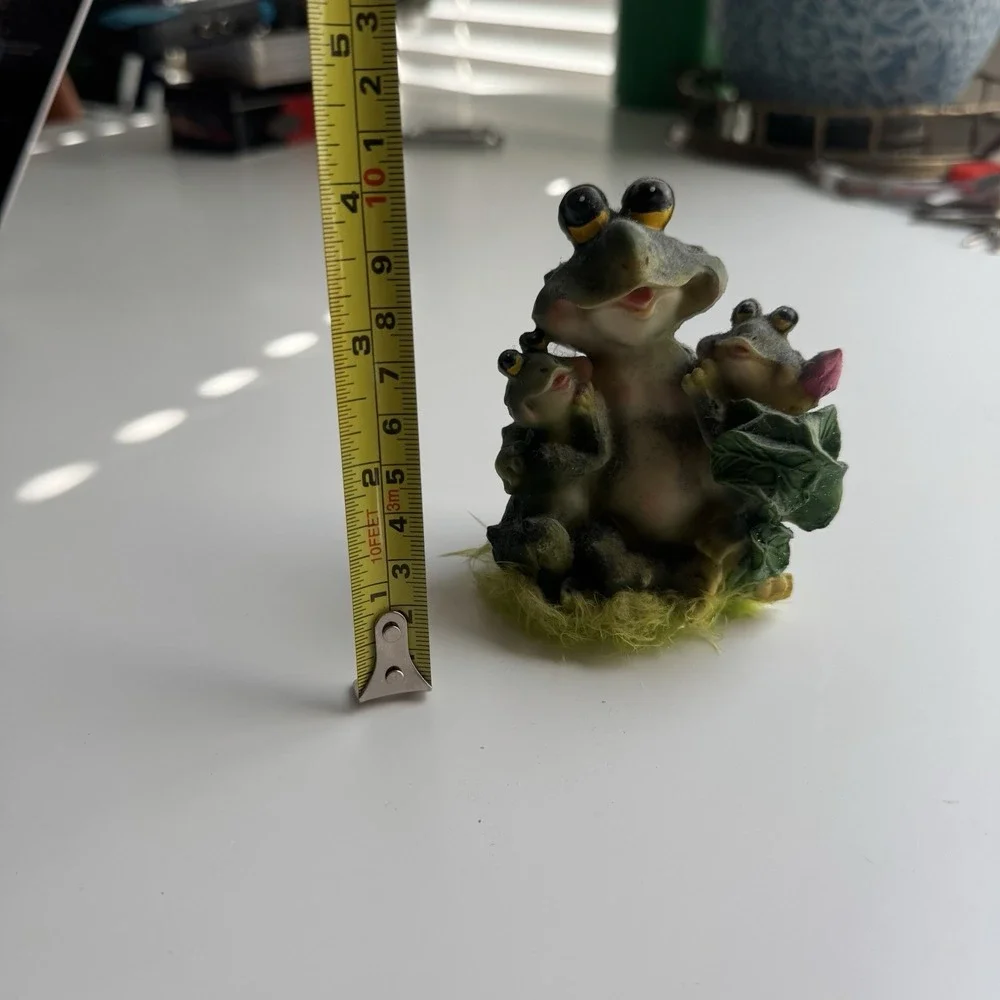 Vintage Frog Family Resin Figurine Parent & Baby Frogs Moss Base 4